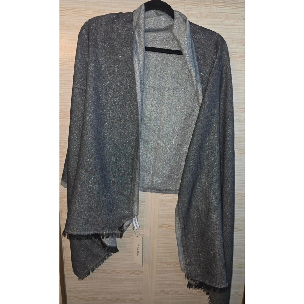 Calvin Klein Metallic Silver Herringbone Shawl Scarf ir shawl